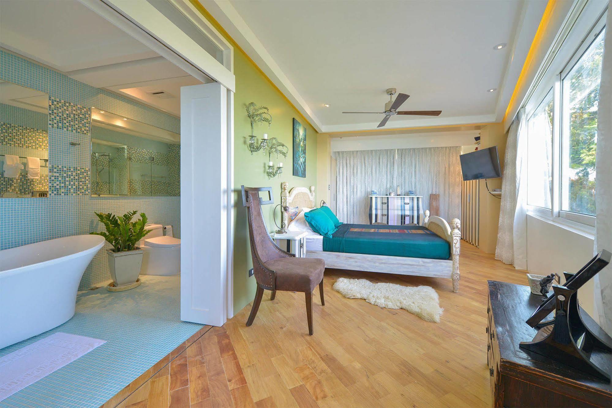 Boracay Karuna Luxury Suites Balabag  Ngoại thất bức ảnh
